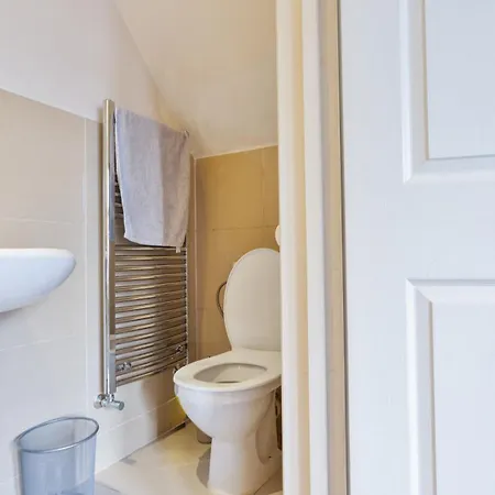 Apartment 2 Bedroom 2 Bath Flat In Wandsworth *
