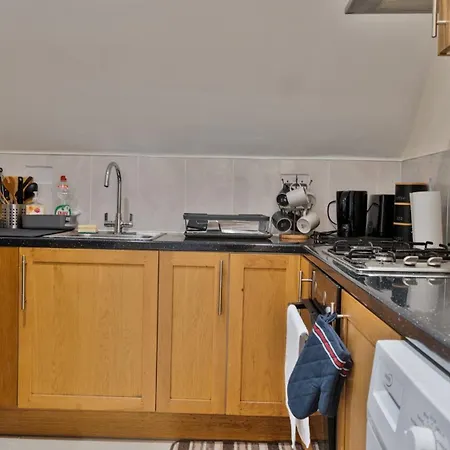 Apartment 2 Bedroom 2 Bath Flat In Wandsworth London