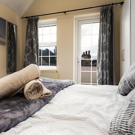 2 Bedroom 2 Bath Flat In Wandsworth *