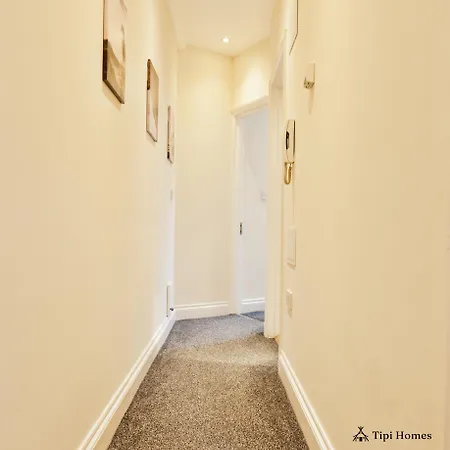 2 Bedroom 2 Bath Flat In Wandsworth