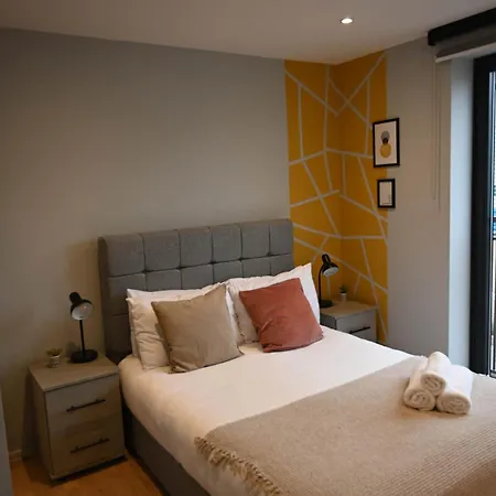 Elegant 2-bed In The Heart Of Apartment *