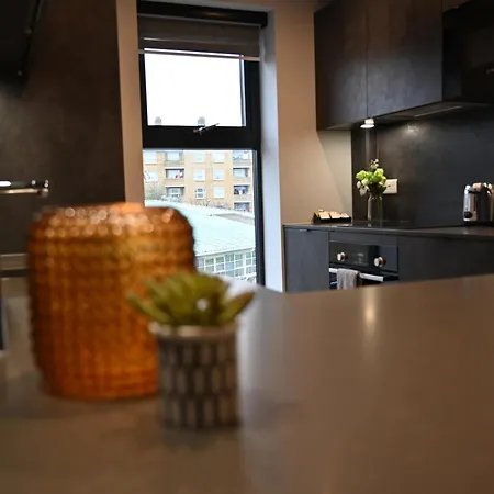Elegant 2-bed In The Heart Of