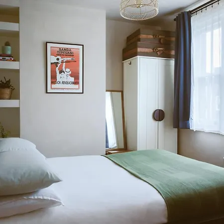 Architectural Digest - 2 Bed Holiday home London