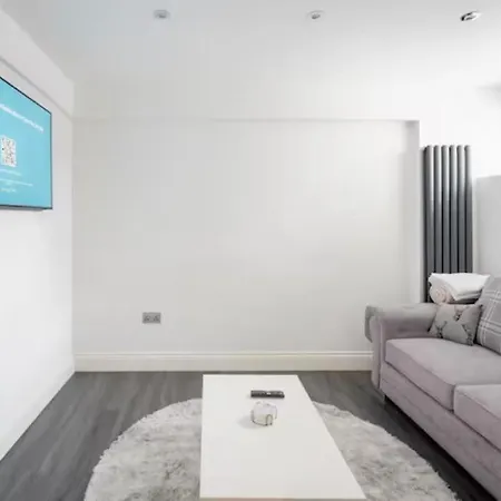 Modern House With Relaxing Hot Tub Apartment *