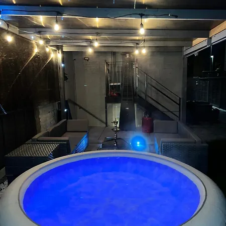 Modern House With Relaxing Hot Tub Apartment *
