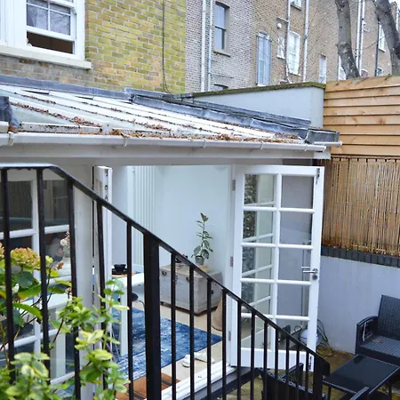 Apartment Deluxe Maisonette Oval, Sleeps 4, Garden & Hammock 2 Bedrooms - Open For Business Stays, Relocators, Long Stays, Contractors
