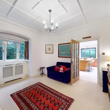 Pass The Keys Charming House In Golders * London