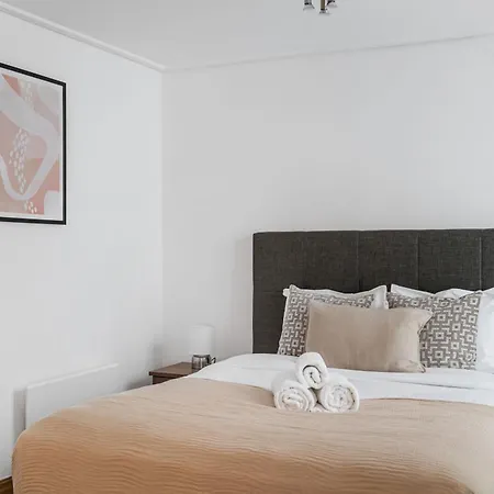 Apartment Heart Of Holborn - 2br With Patio - Cityapartmentstay London