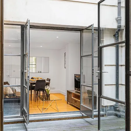 Apartment Heart Of Holborn - 2br With Patio - Cityapartmentstay *