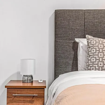 Heart Of Holborn - 2br With Patio - Cityapartmentstay * London