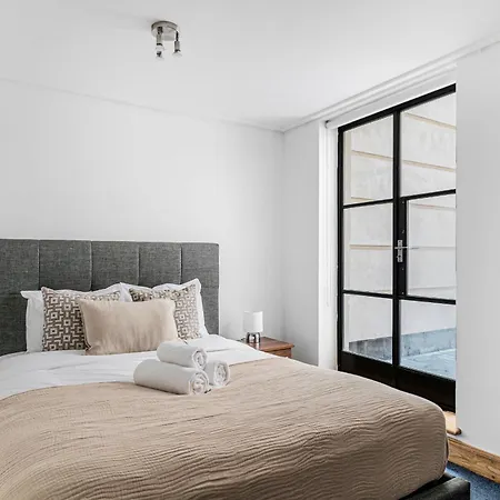 Heart Of Holborn - 2br With Patio - Cityapartmentstay