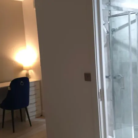 Apartment Family Friendly Fully Refurbished 3 Bedroom, 3 Bathroom In London