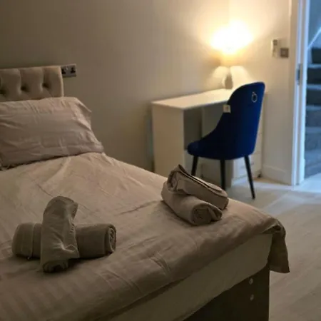 Apartment Family Friendly Fully Refurbished 3 Bedroom, 3 Bathroom In
