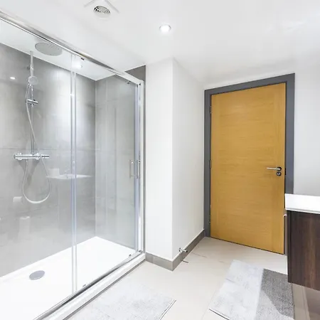 Apartment 2 Bed 2 Bath Deluxe Flat In Kensington *