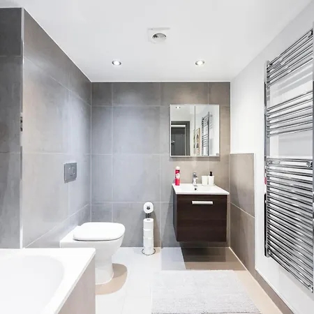 2 Bed 2 Bath Deluxe Flat In Kensington Apartment *