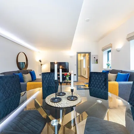2 Bed 2 Bath Deluxe Flat In Kensington Apartment London