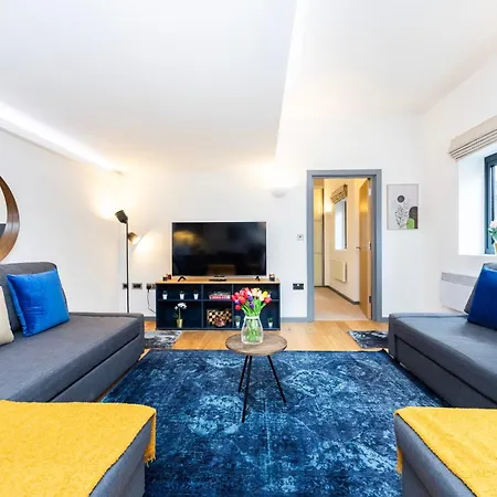 2 Bed 2 Bath Deluxe Flat In Kensington * London