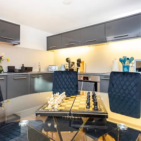 Apartment 2 Bed 2 Bath Deluxe Flat In Kensington