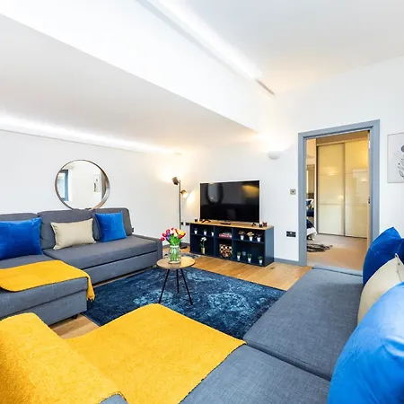 2 Bed 2 Bath Deluxe Flat In Kensington London
