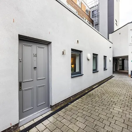 Apartment 2 Bed 2 Bath Deluxe Flat In Kensington *