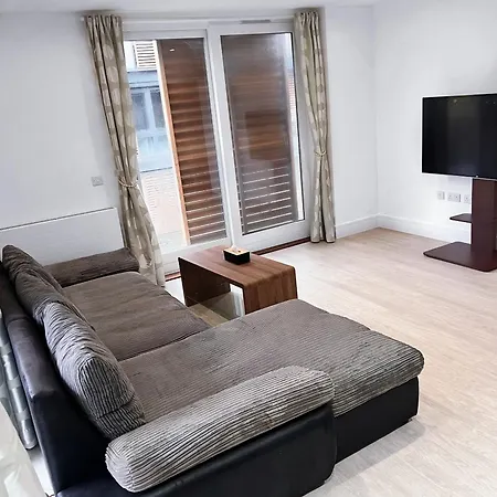 Apartment Luxury Modern 2 Bed 2 Bath London
