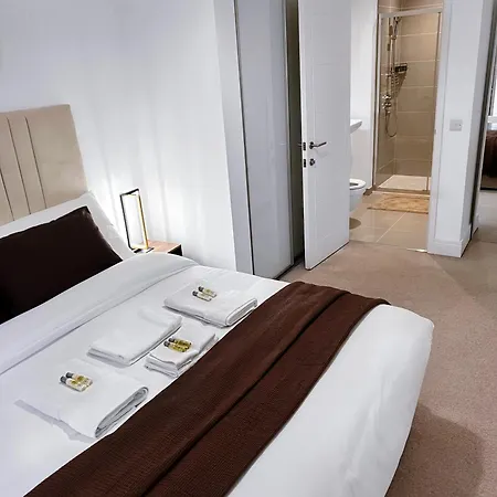 Luxury Modern 2 Bed 2 Bath *