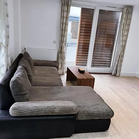 Luxury Modern 2 Bed 2 Bath London