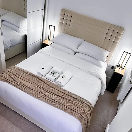 Luxury Modern 2 Bed 2 Bath