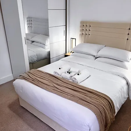 Apartment Luxury Modern 2 Bed 2 Bath London