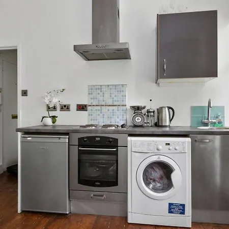 Cute, Cosy Flat Near Bridge Apartment