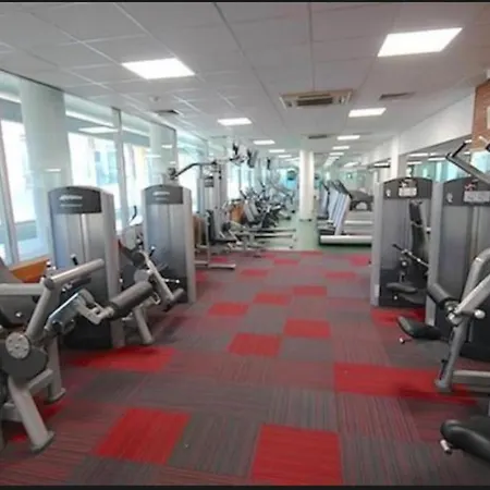 Apartment Charming 1bdr Serviced Condo! 4 Guests Pool N Free Parking London