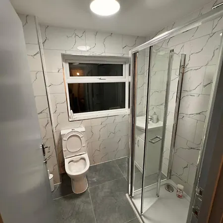 Holiday home Newly Decorated 4 Bedroom *