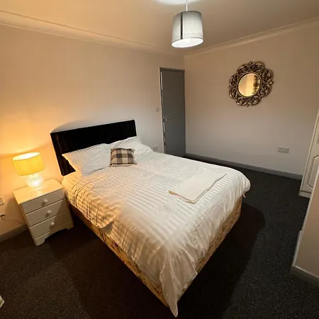 Newly Decorated 4 Bedroom Rainham (Greater London)