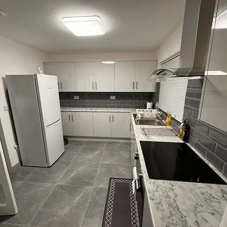 Holiday home Newly Decorated 4 Bedroom