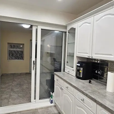 Two Bedrooms Self Catering Entire House In Greater London Of Apartment