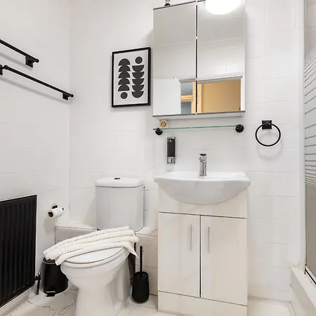 Fabulous Two Bed In Heart Of Chelsea -