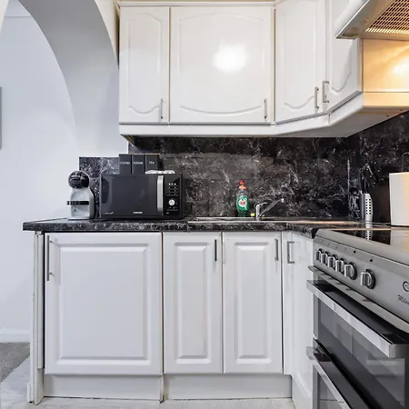Fabulous Two Bed In Heart Of Chelsea - *