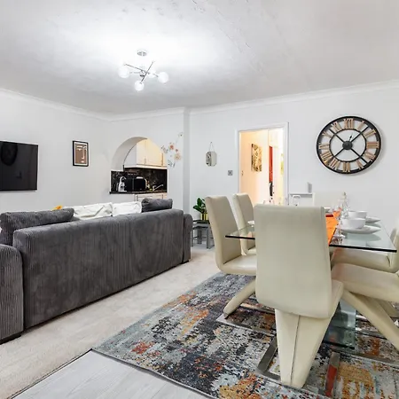 Fabulous Two Bed In Heart Of Chelsea -