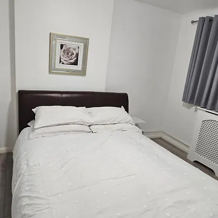 Apartment Two Bedrooms Self Catering Entire House In Greater London Of Dagenham