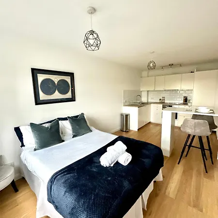 Northern Line With Free Parking Homestay *