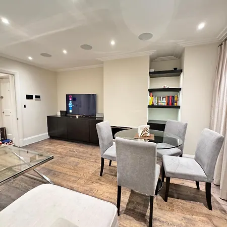 Walk To Kings Road Plenty Shops And Restaurants * London