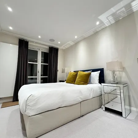 Apartment Walk To Kings Road Plenty Shops And Restaurants *