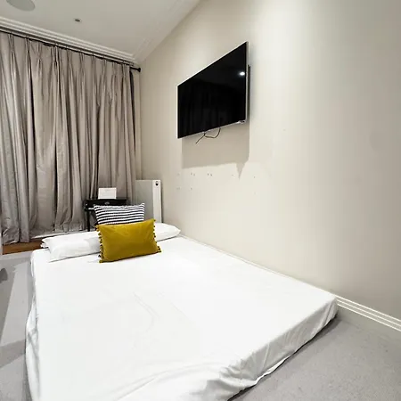 Apartment Walk To Kings Road Plenty Shops And Restaurants London