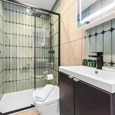 Apartment Chic & Trendy Designer With Full Kitchen *