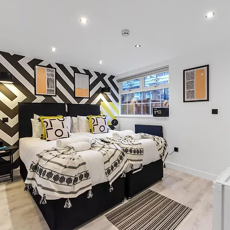 Bright & Bold Perfect For A Chic London