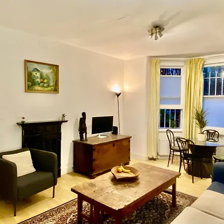 Spacious In Earls Court London