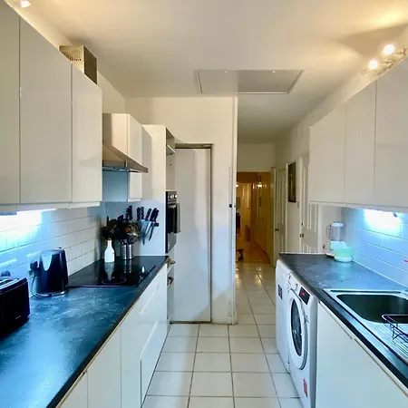 Apartment Spacious In Earls Court London