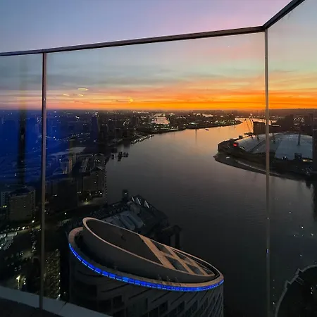Luxury View 2 Bedroom In Canary Wharf *