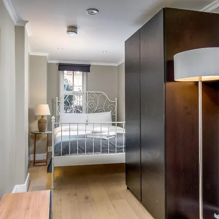 Apartment Gorgeous Design 2 Bed Flat Barons Court Sleeps Six *
