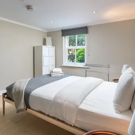 Apartment Gorgeous Design 2 Bed Flat Barons Court Sleeps Six *